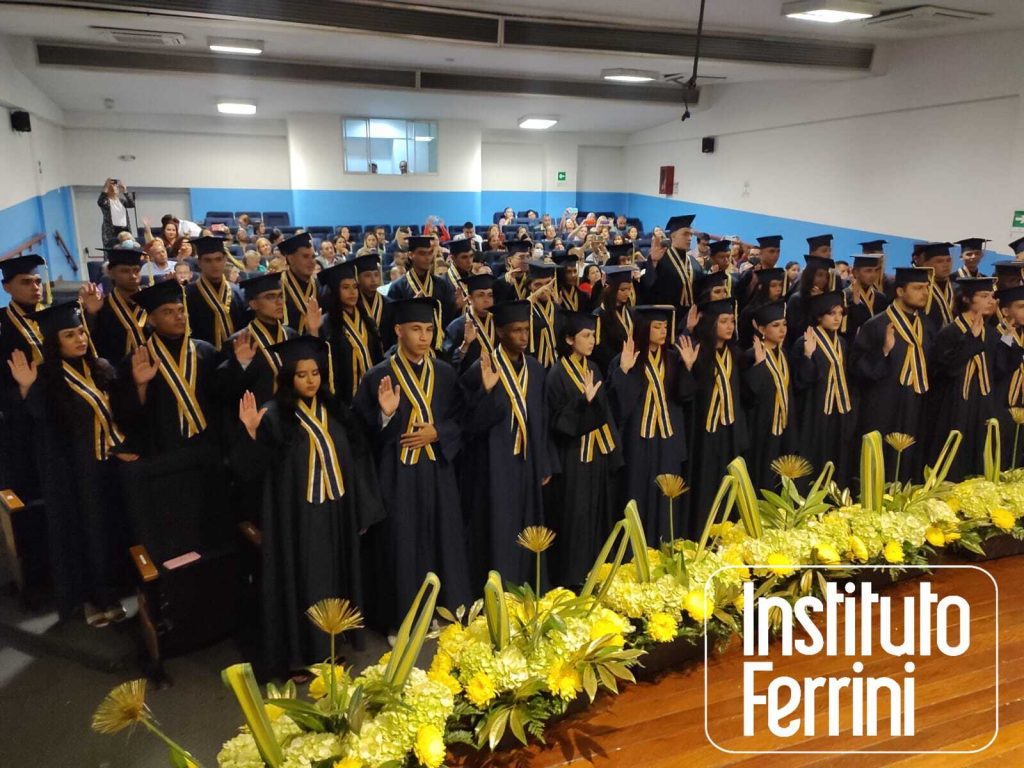 Ceremonia de grados Instituto Ferrini Sede centro 2022